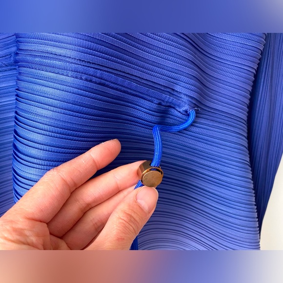 Micropleated blue ombre top - Picture 11 of 17